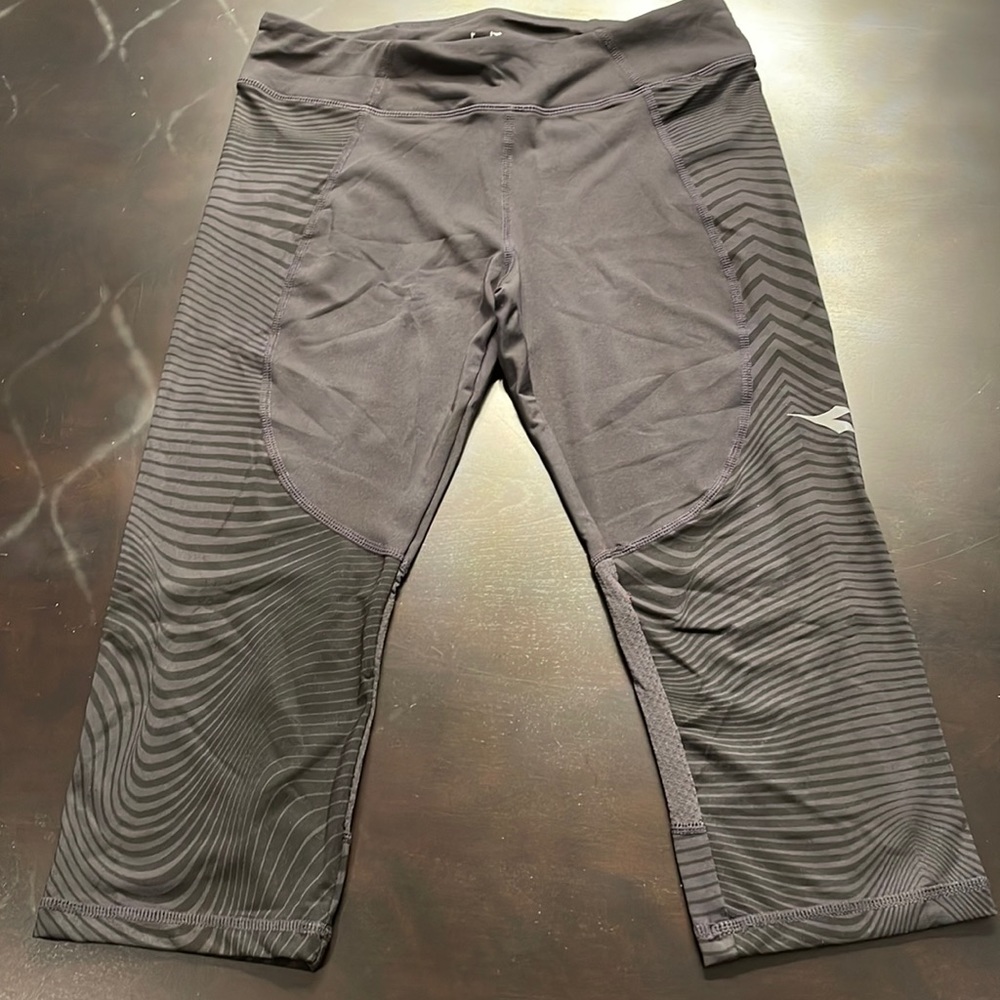 NWT Diadora size XS Black Capri